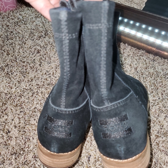 Boots - Picture 2 of 3